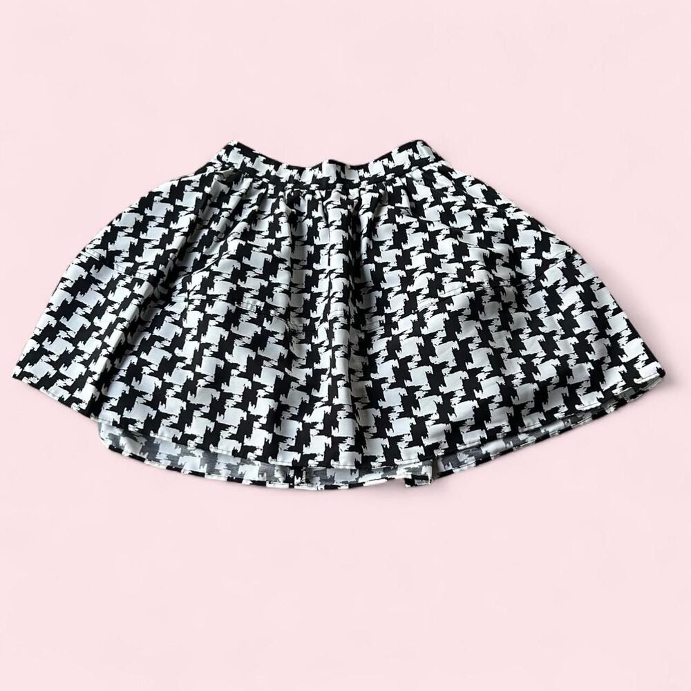 Black + white houndstooth pleated skirt